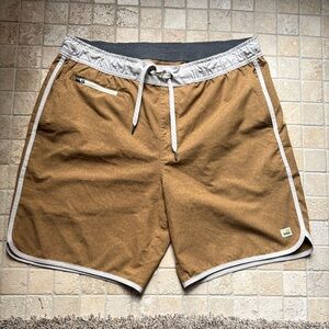 Vuori men’s shorts size large